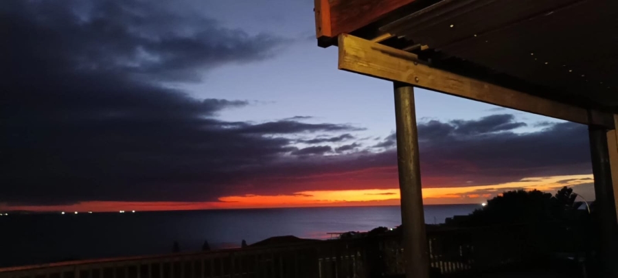 To Let 1 Bedroom Property for Rent in Wavecrest Eastern Cape